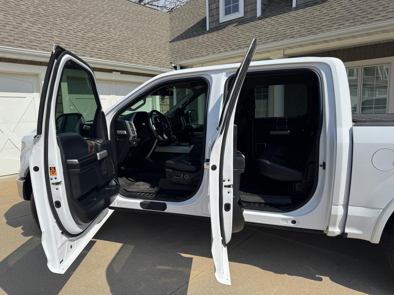 Ford F-150 4WD SuperCrew 145" Lariat 2015