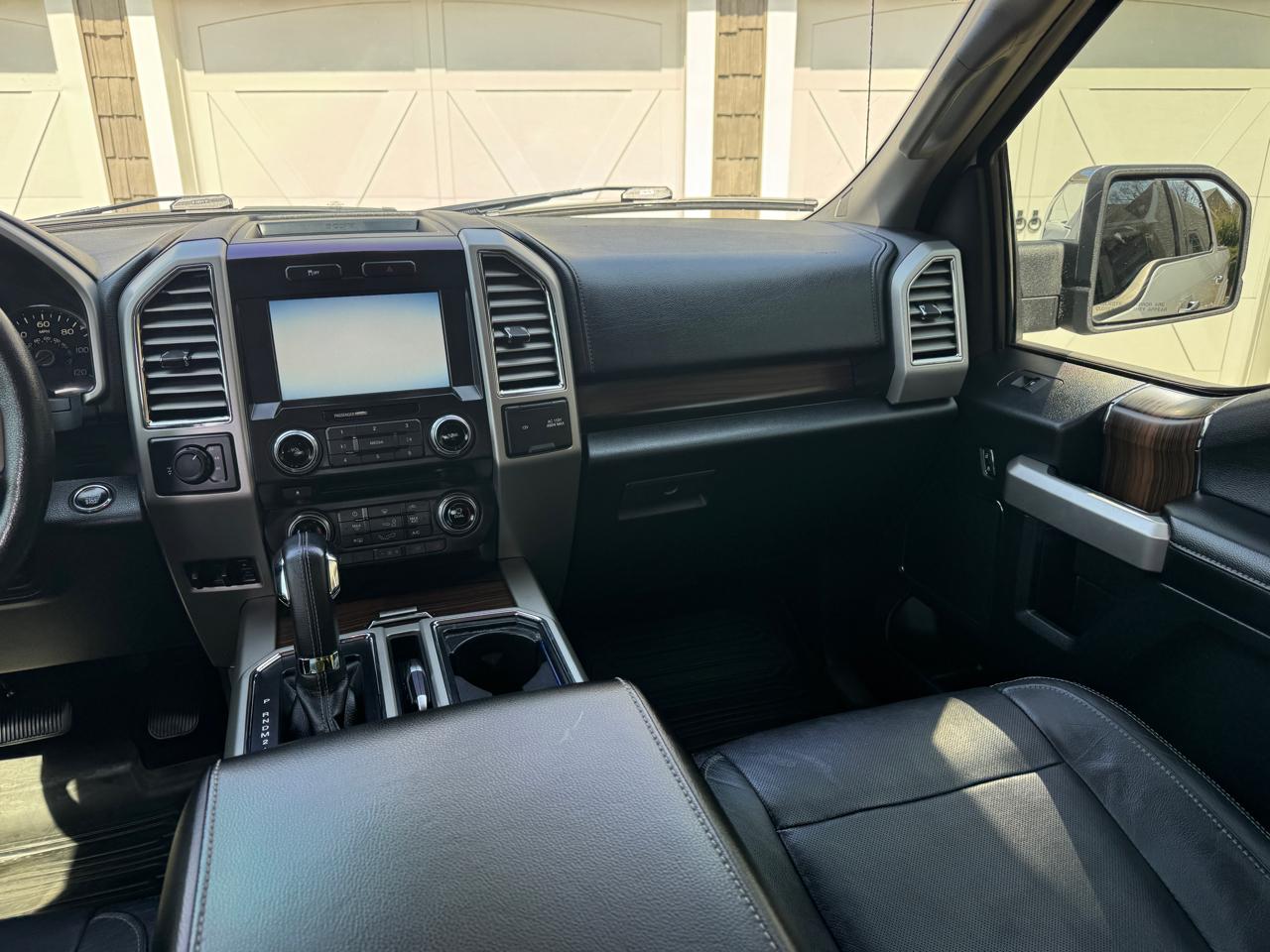 Ford F-150 4WD SuperCrew 145" Lariat 2015