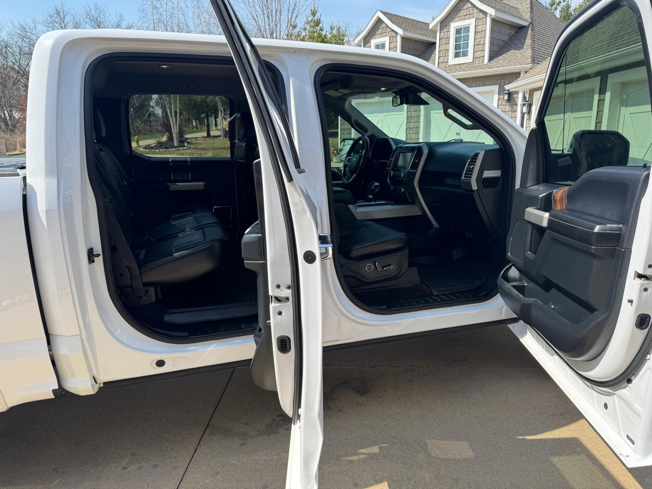 Ford F-150 4WD SuperCrew 145" Lariat 2015