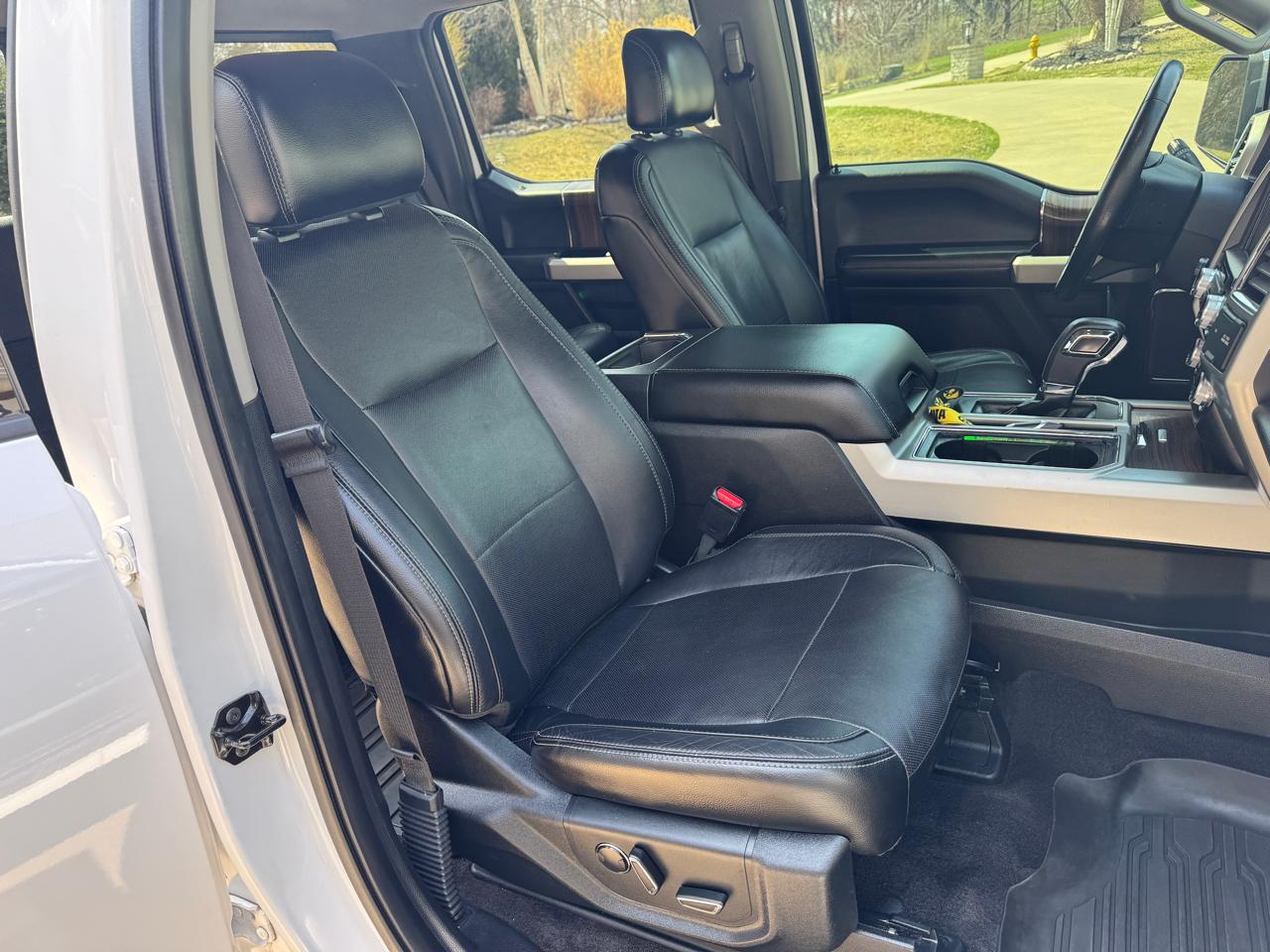 Ford F-150 4WD SuperCrew 145" Lariat 2015