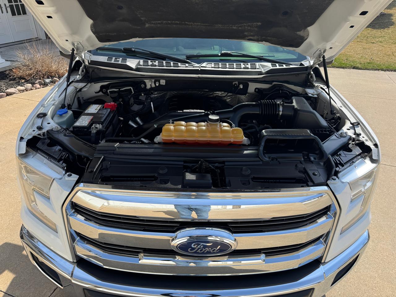 Ford F-150 4WD SuperCrew 145" Lariat 2015