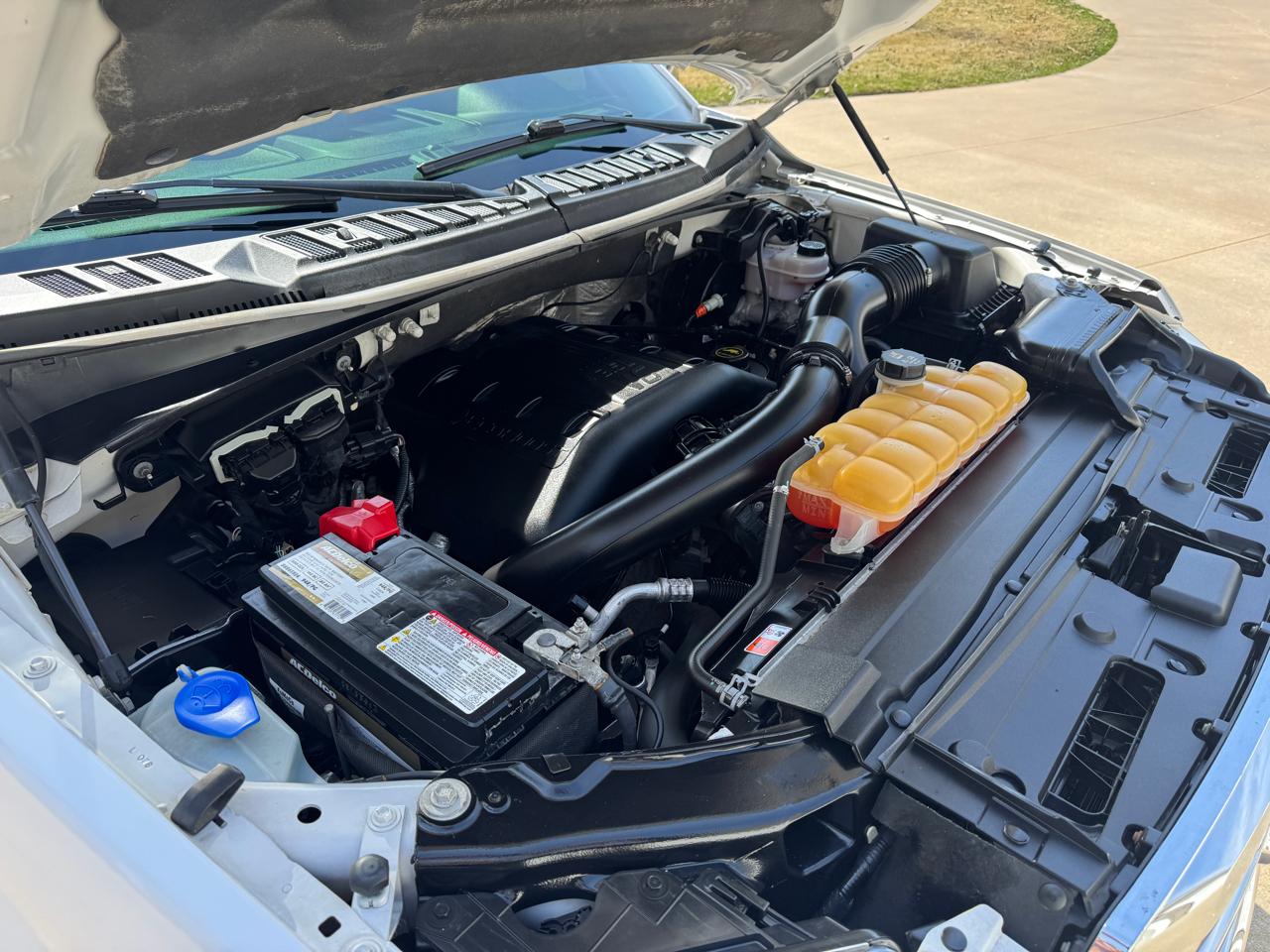 Ford F-150 4WD SuperCrew 145" Lariat 2015