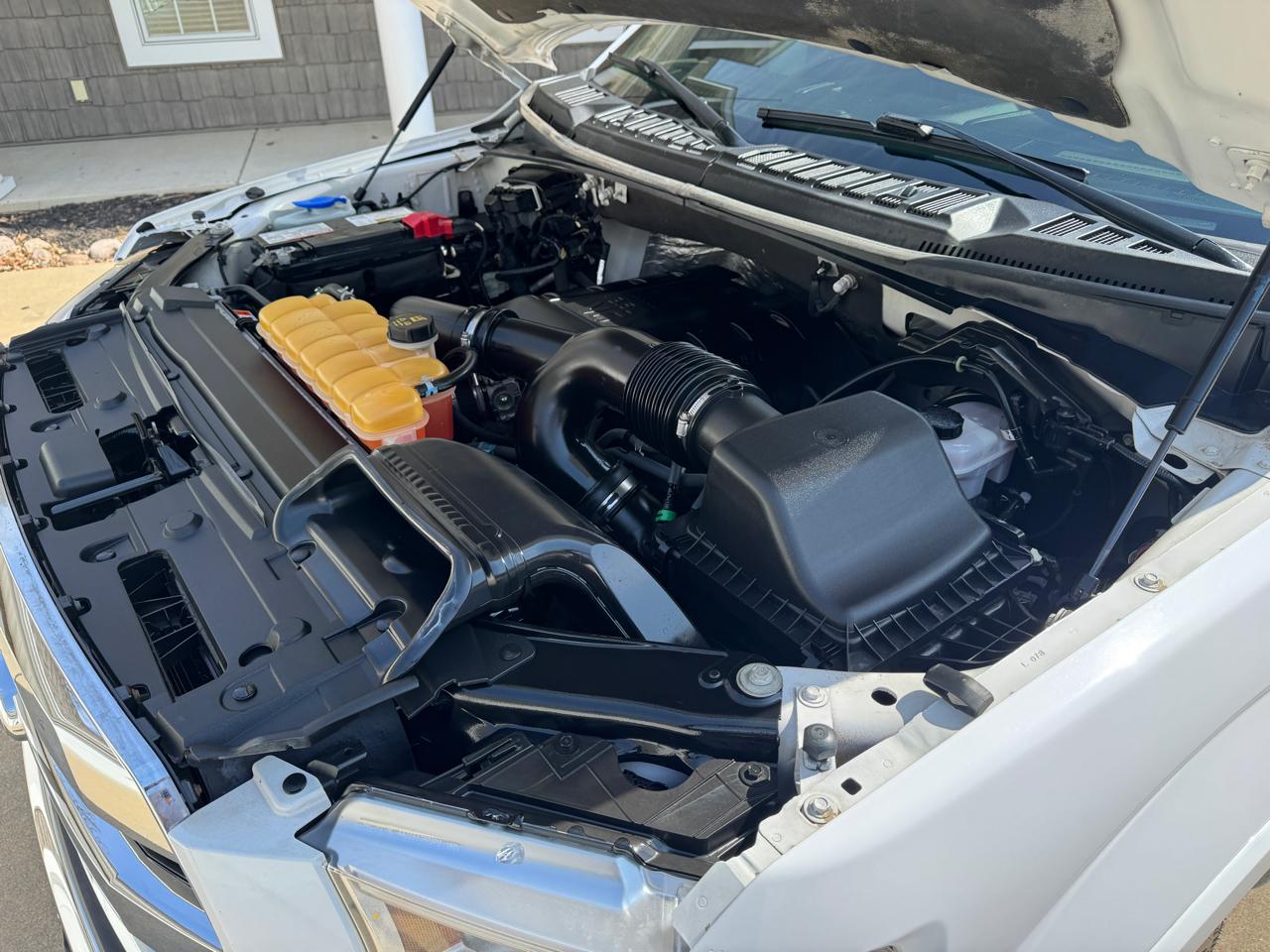 Ford F-150 4WD SuperCrew 145" Lariat 2015