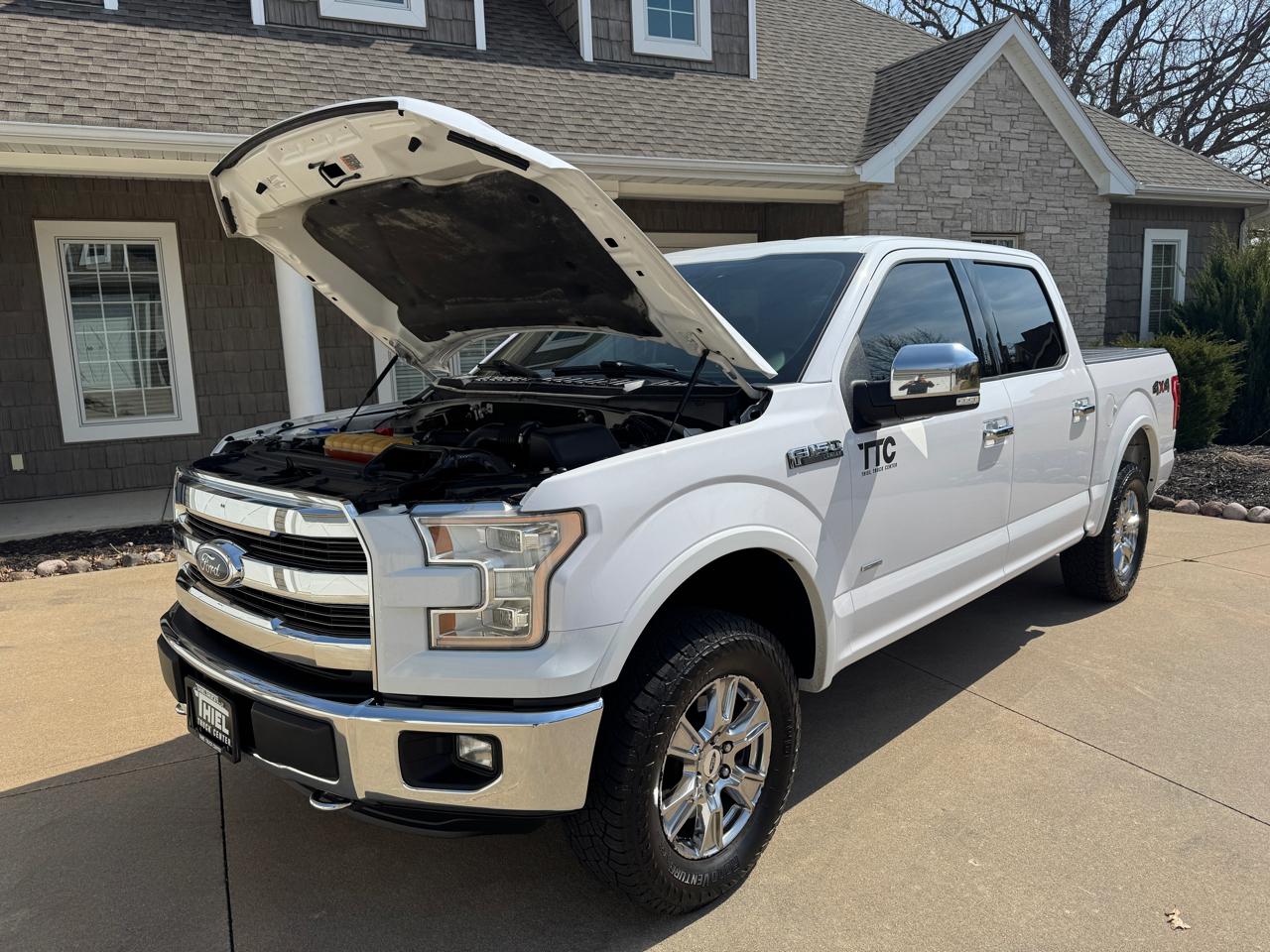 Ford F-150 4WD SuperCrew 145" Lariat 2015