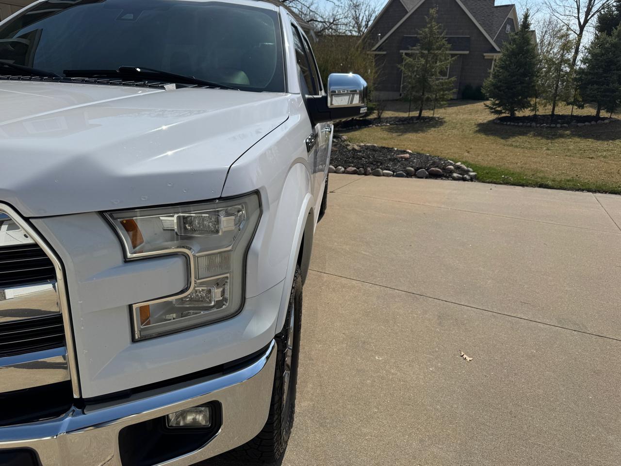 Ford F-150 4WD SuperCrew 145" Lariat 2015