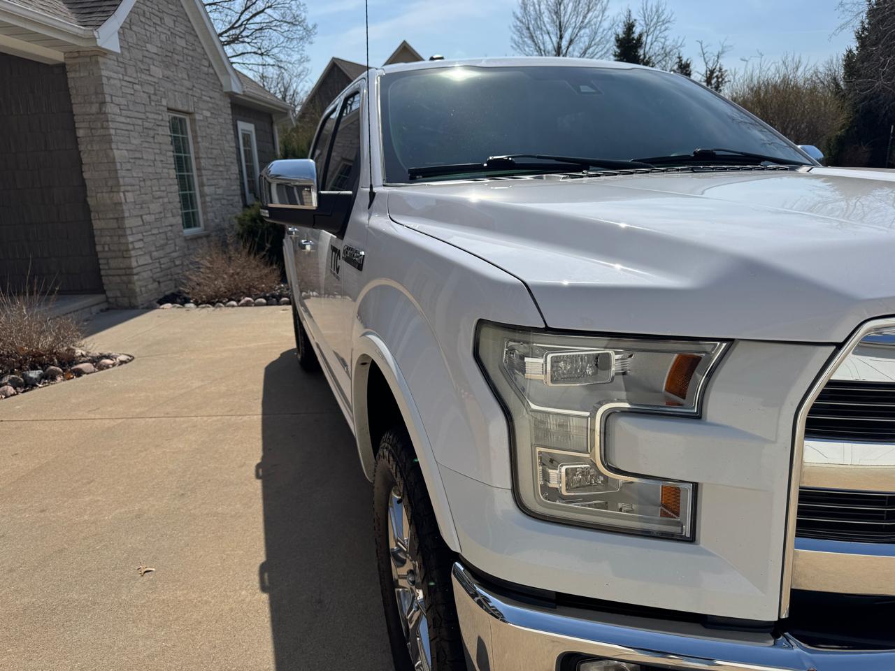 Ford F-150 4WD SuperCrew 145" Lariat 2015