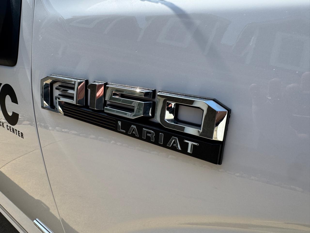 Ford F-150 4WD SuperCrew 145" Lariat 2015