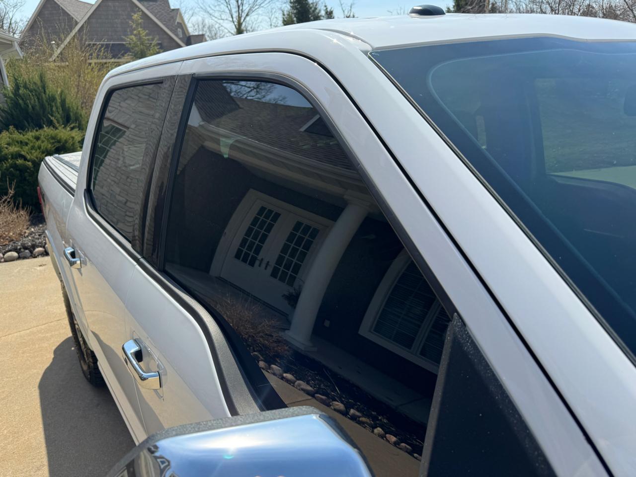 Ford F-150 4WD SuperCrew 145" Lariat 2015