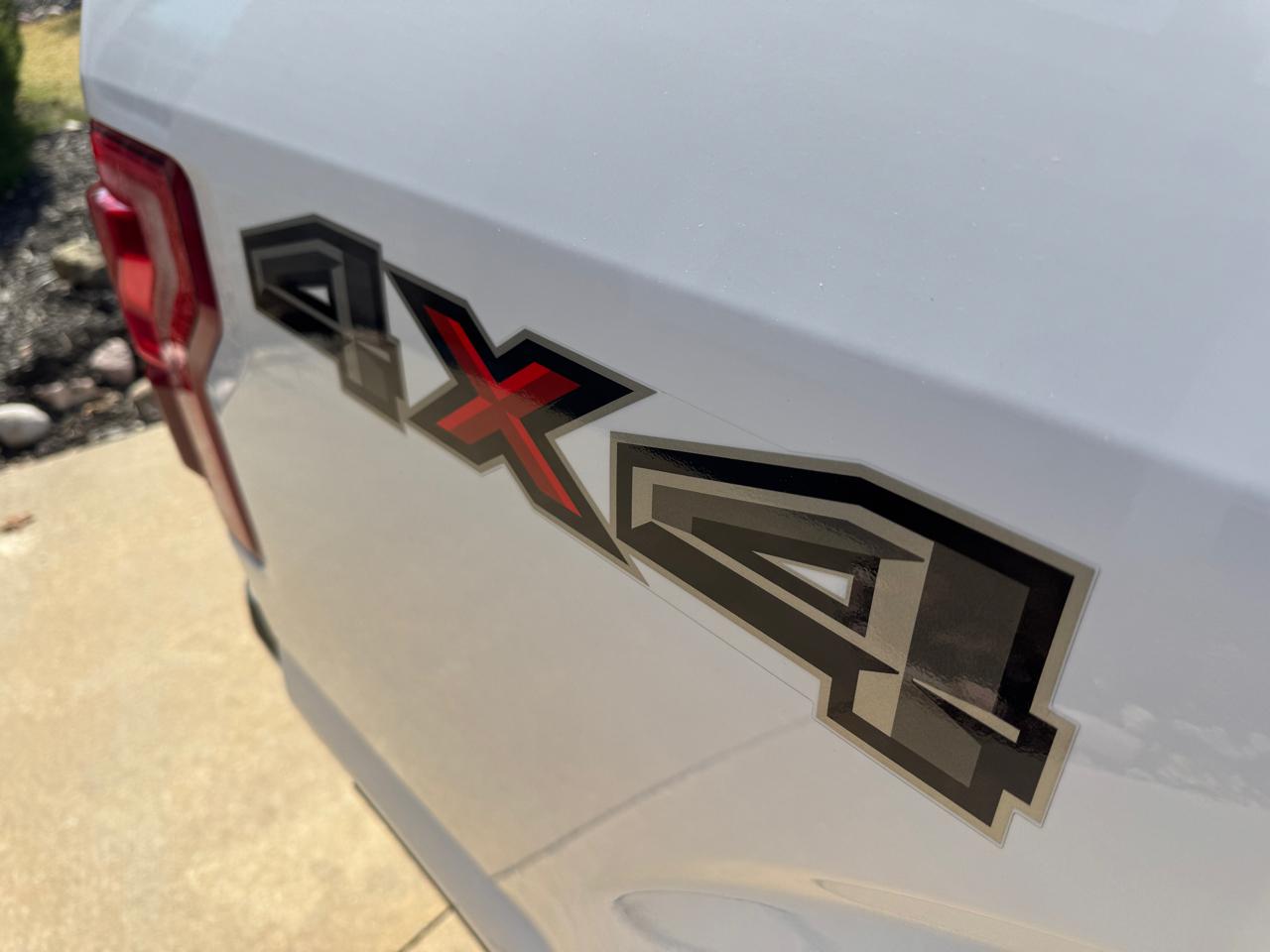 Ford F-150 4WD SuperCrew 145" Lariat 2015