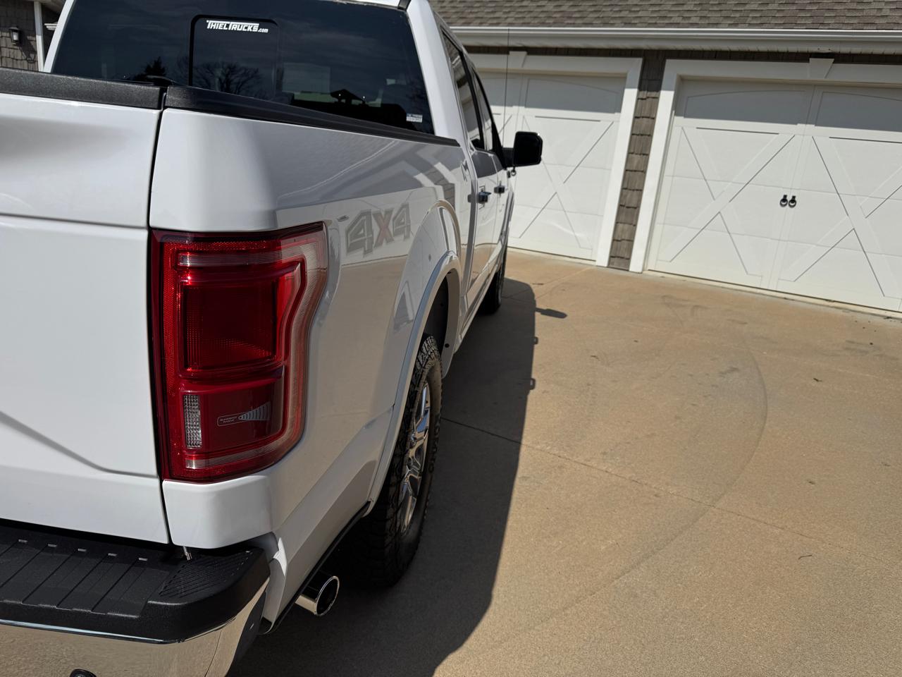 Ford F-150 4WD SuperCrew 145" Lariat 2015