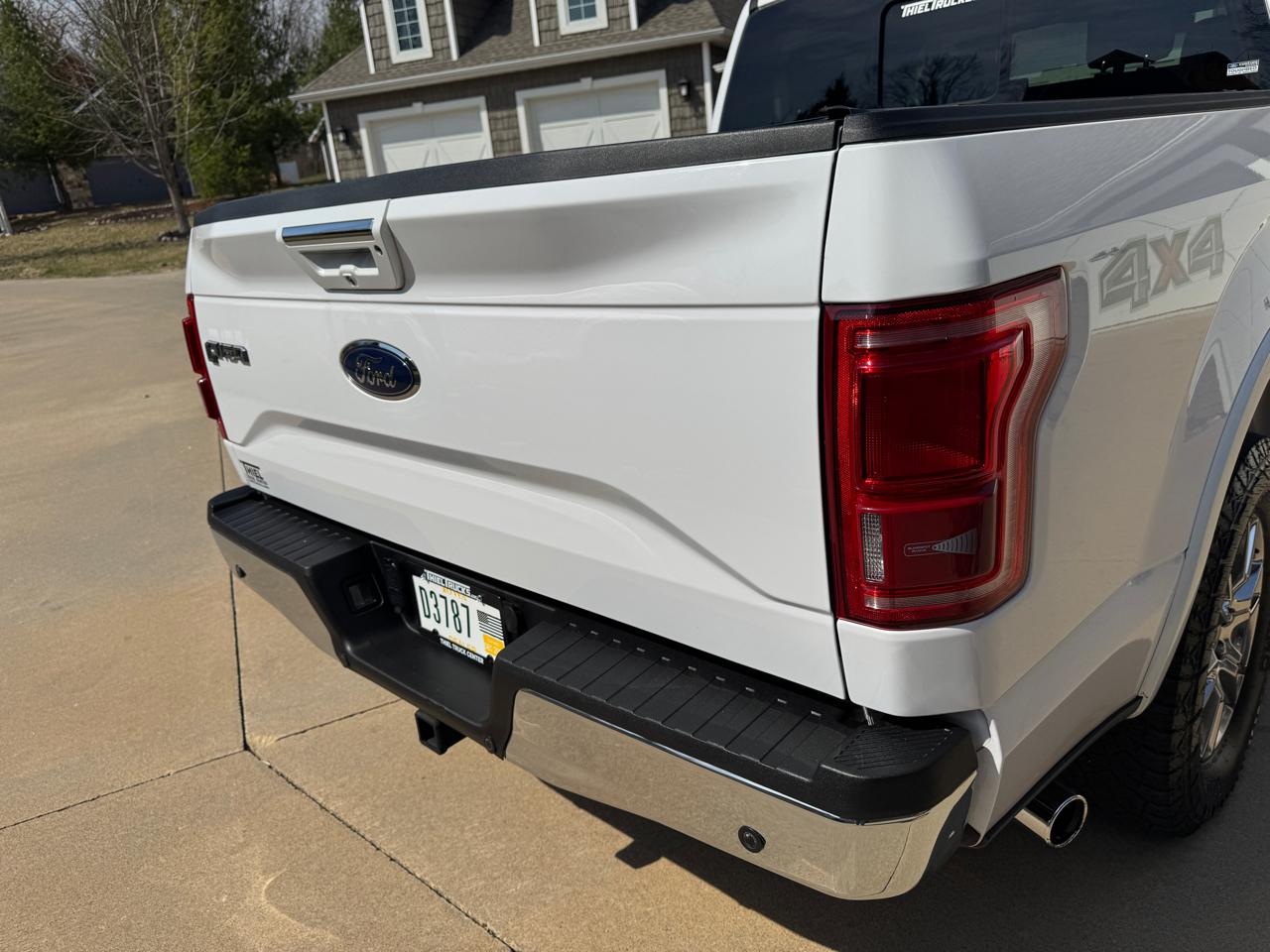 Ford F-150 4WD SuperCrew 145" Lariat 2015