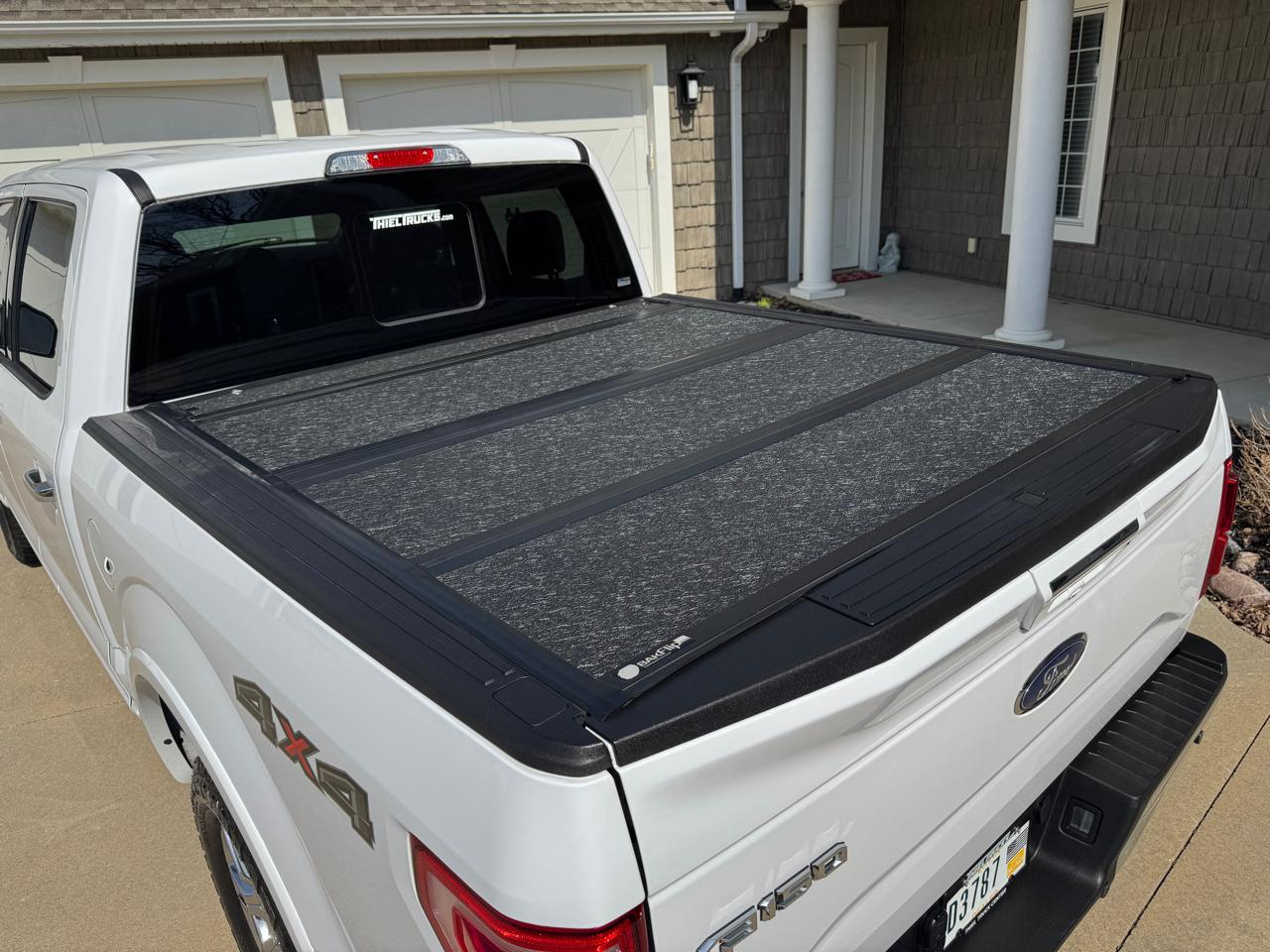 Ford F-150 4WD SuperCrew 145" Lariat 2015