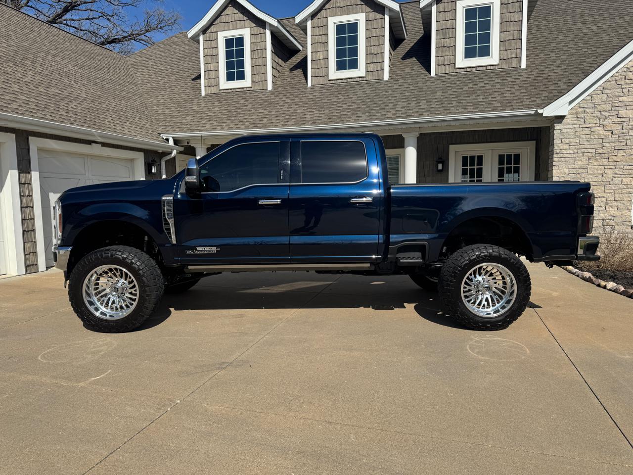 Ford Super Duty F-350 SRW King Ranch 4WD Crew Cab 6.75' Box 2024