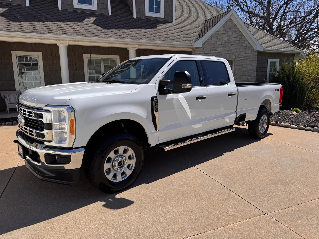Ford Super Duty F-250 SRW XLT 4WD Crew Cab 8' Box 2023
