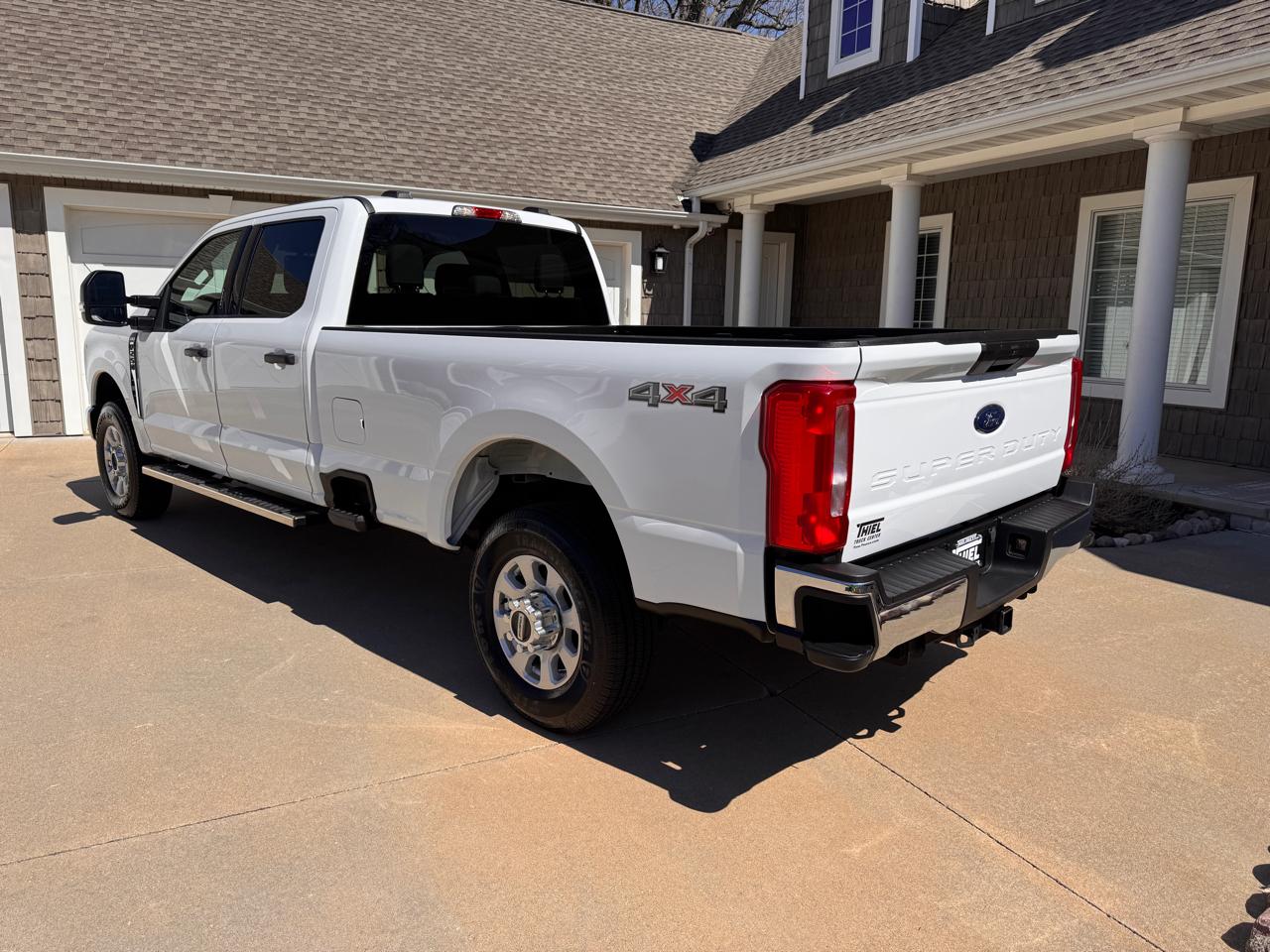 Ford Super Duty F-250 SRW XLT 4WD Crew Cab 8' Box 2023