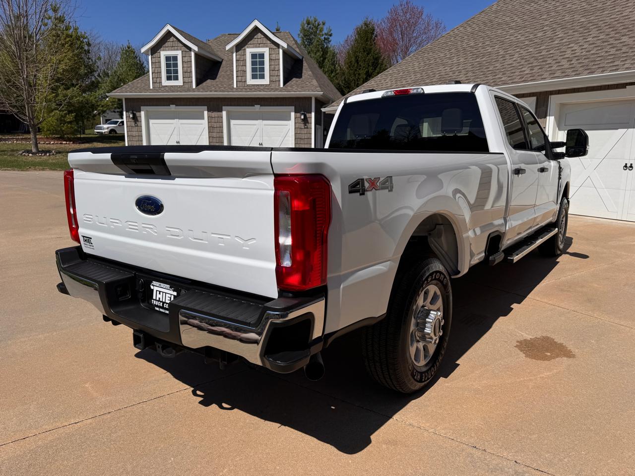 Ford Super Duty F-250 SRW XLT 4WD Crew Cab 8' Box 2023
