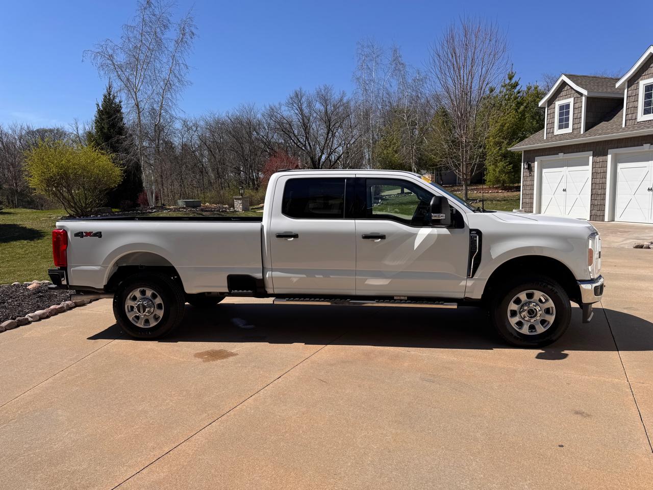 Ford Super Duty F-250 SRW XLT 4WD Crew Cab 8' Box 2023