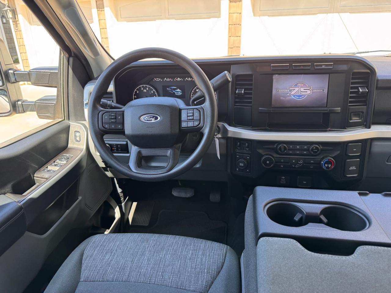 Ford Super Duty F-250 SRW XLT 4WD Crew Cab 8' Box 2023