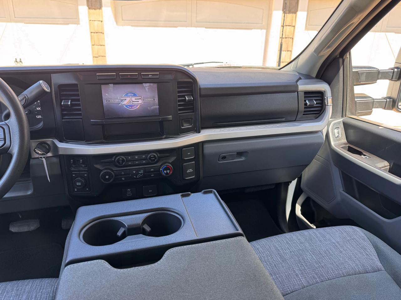 Ford Super Duty F-250 SRW XLT 4WD Crew Cab 8' Box 2023