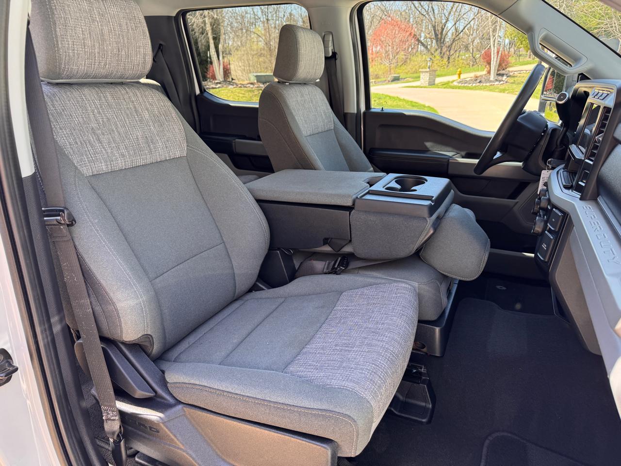 Ford Super Duty F-250 SRW XLT 4WD Crew Cab 8' Box 2023