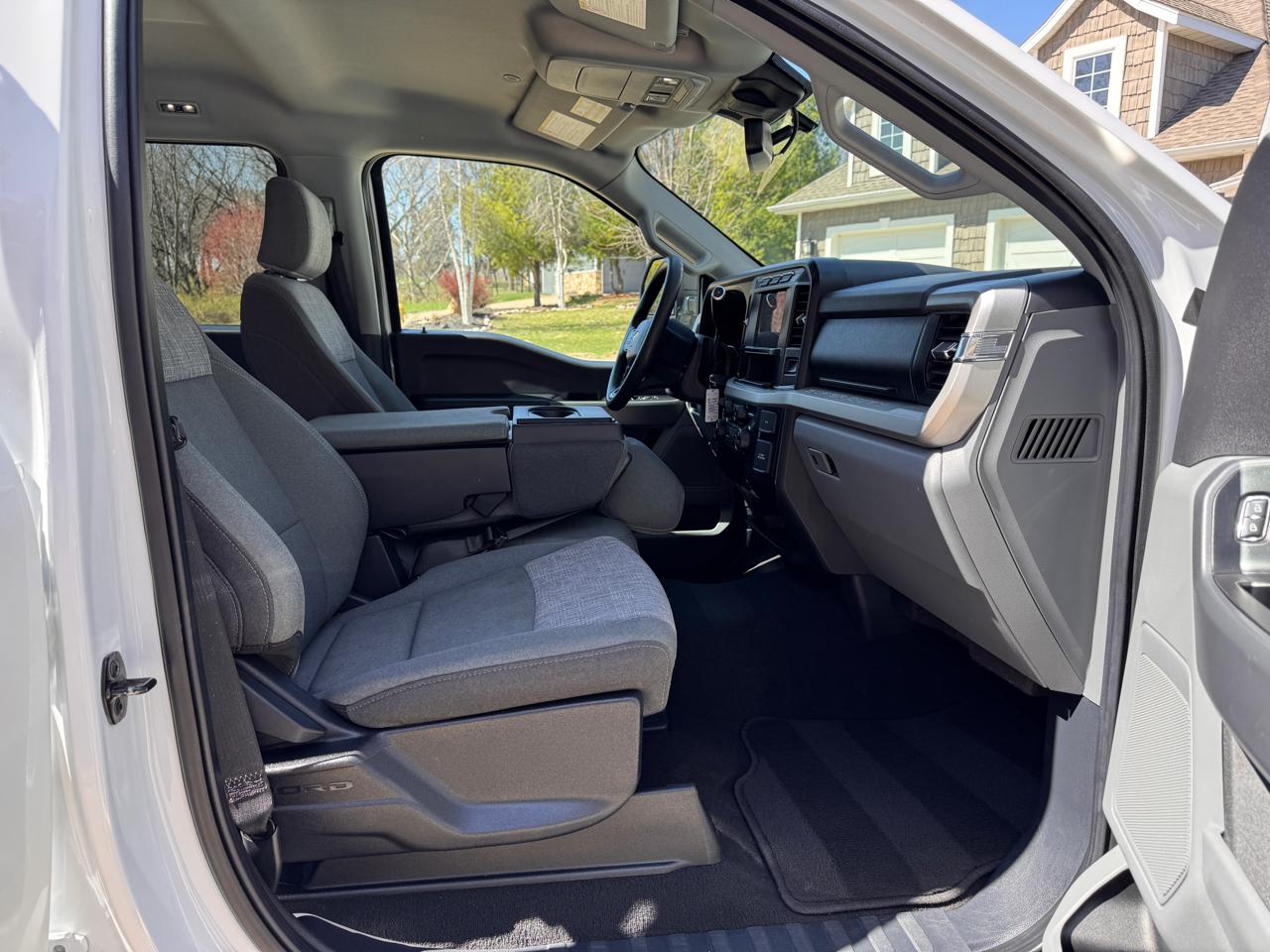 Ford Super Duty F-250 SRW XLT 4WD Crew Cab 8' Box 2023