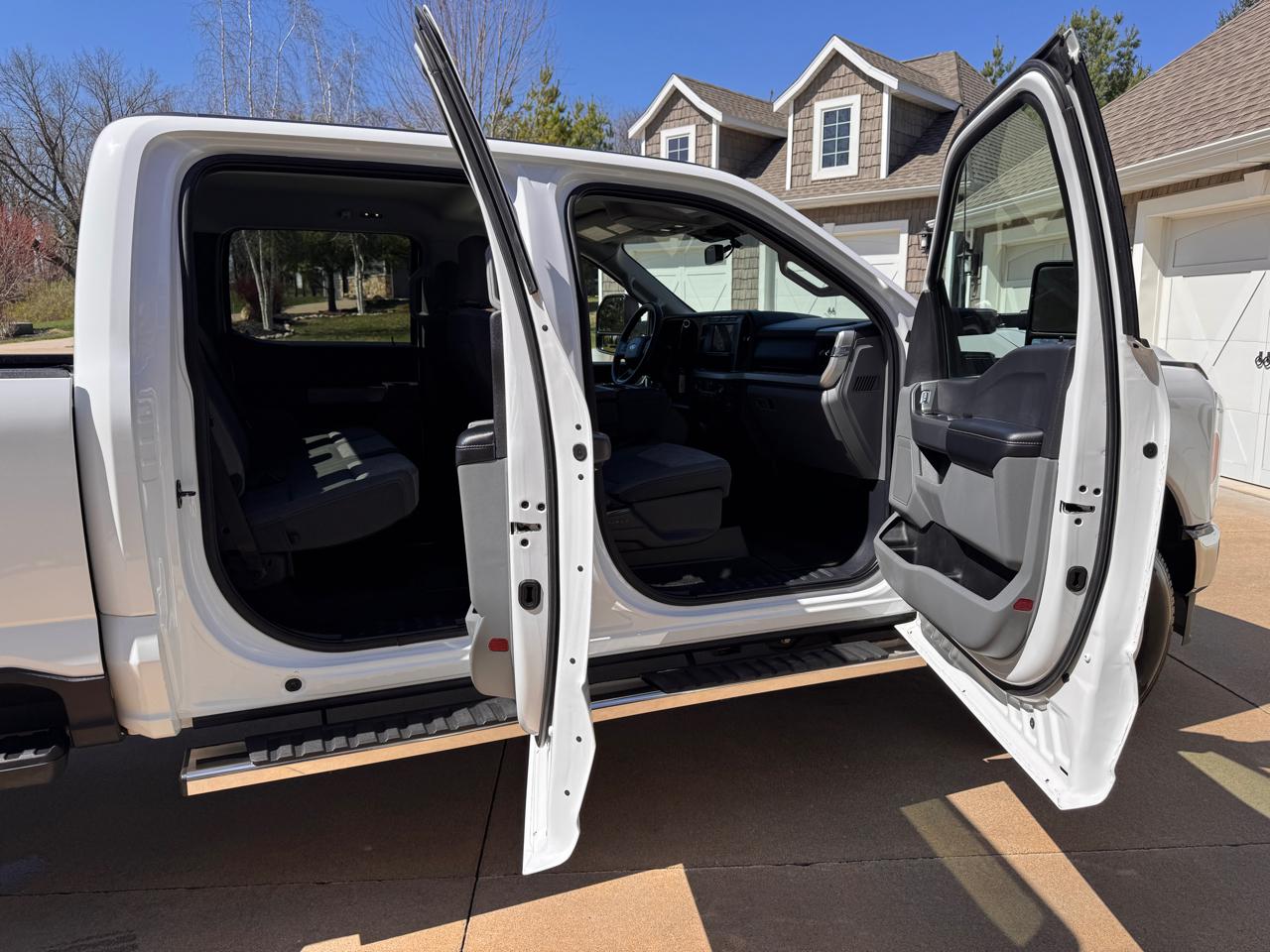 Ford Super Duty F-250 SRW XLT 4WD Crew Cab 8' Box 2023