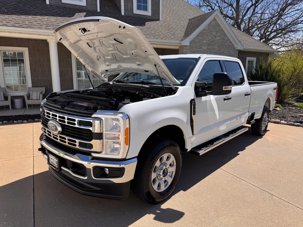 Ford Super Duty F-250 SRW XLT 4WD Crew Cab 8' Box 2023