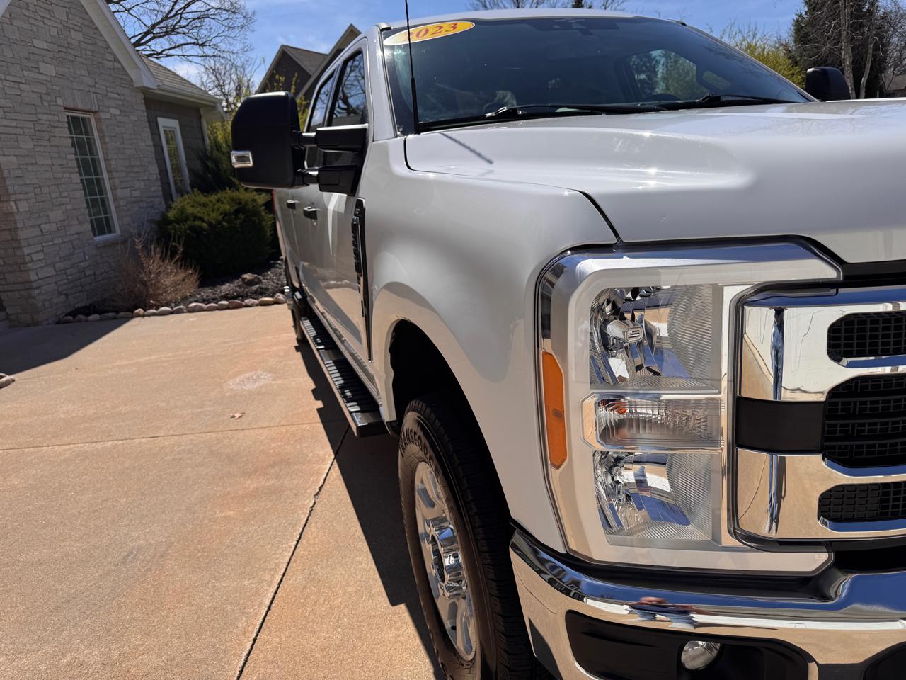 Ford Super Duty F-250 SRW XLT 4WD Crew Cab 8' Box 2023