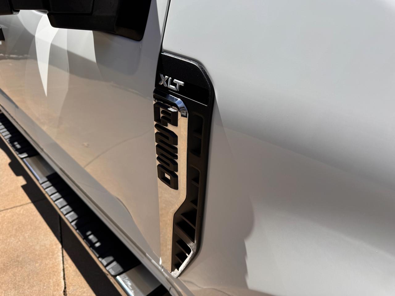 Ford Super Duty F-250 SRW XLT 4WD Crew Cab 8' Box 2023