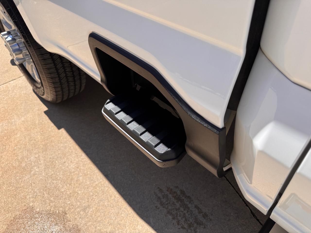 Ford Super Duty F-250 SRW XLT 4WD Crew Cab 8' Box 2023