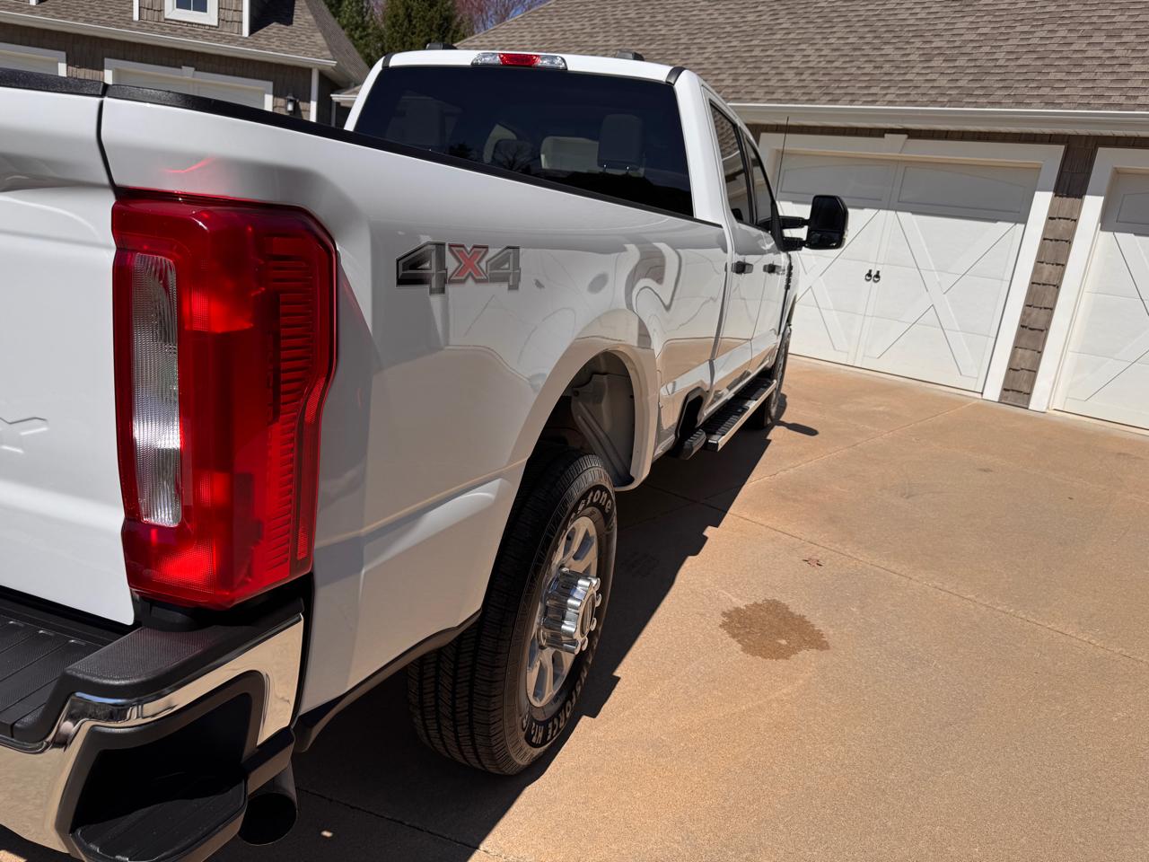 Ford Super Duty F-250 SRW XLT 4WD Crew Cab 8' Box 2023