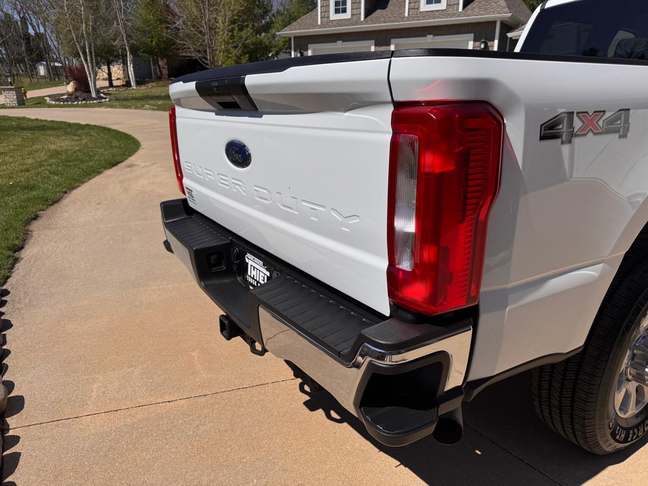 Ford Super Duty F-250 SRW XLT 4WD Crew Cab 8' Box 2023