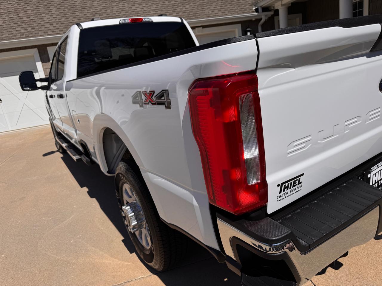 Ford Super Duty F-250 SRW XLT 4WD Crew Cab 8' Box 2023