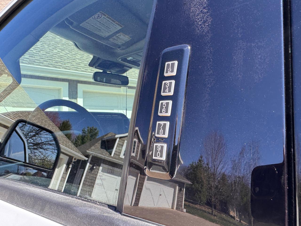 Ford Super Duty F-250 SRW XLT 4WD Crew Cab 8' Box 2023