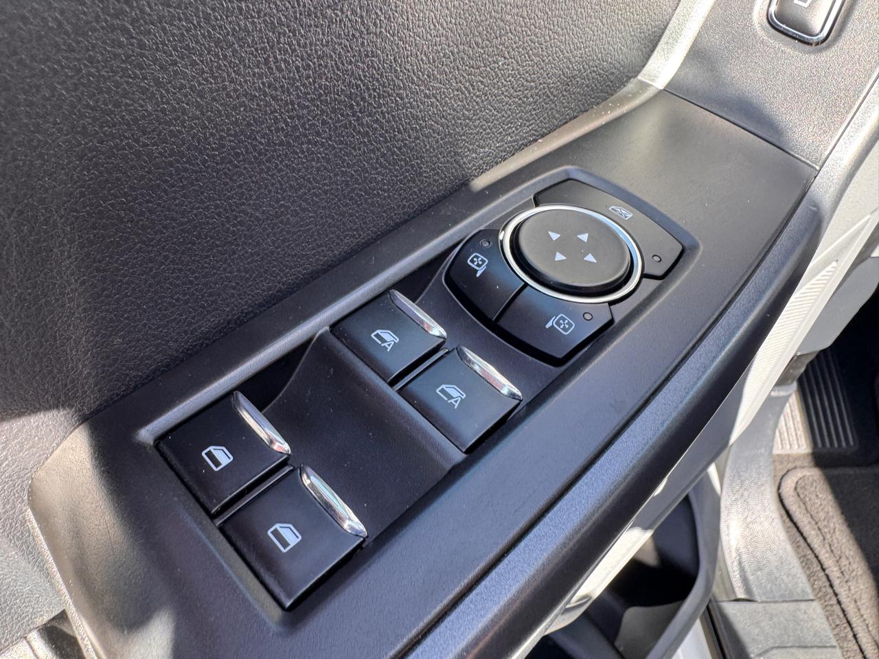 Ford Super Duty F-250 SRW XLT 4WD Crew Cab 8' Box 2023