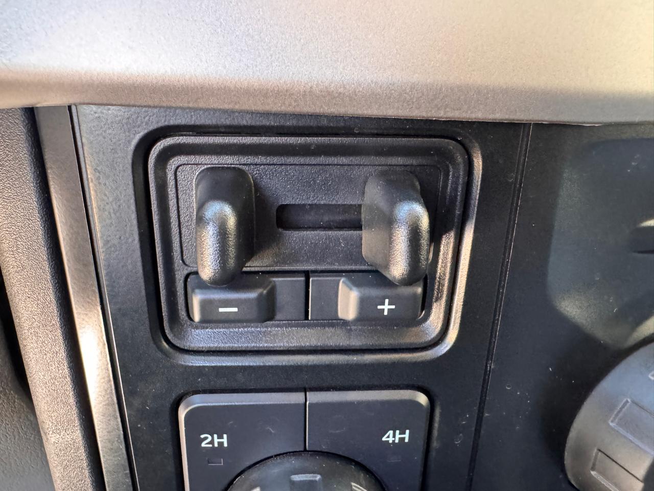 Ford Super Duty F-250 SRW XLT 4WD Crew Cab 8' Box 2023