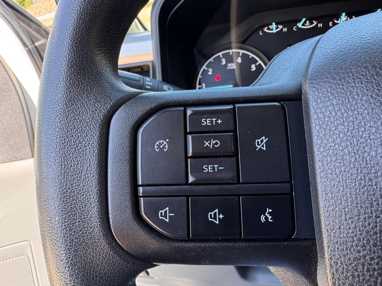 Ford Super Duty F-250 SRW XLT 4WD Crew Cab 8' Box 2023