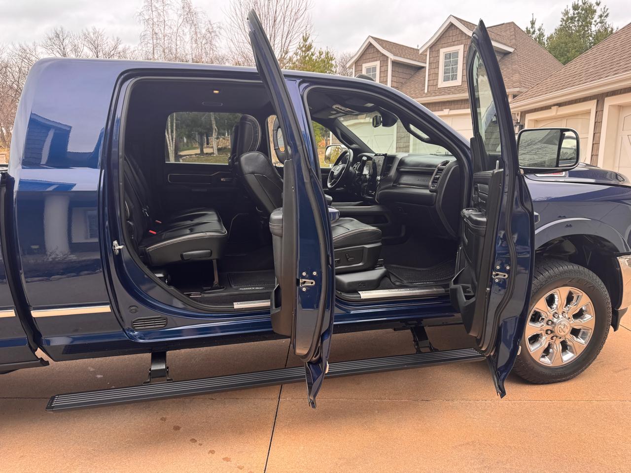 RAM 2500 Limited 4x4 Mega Cab 6'4" Box 2021