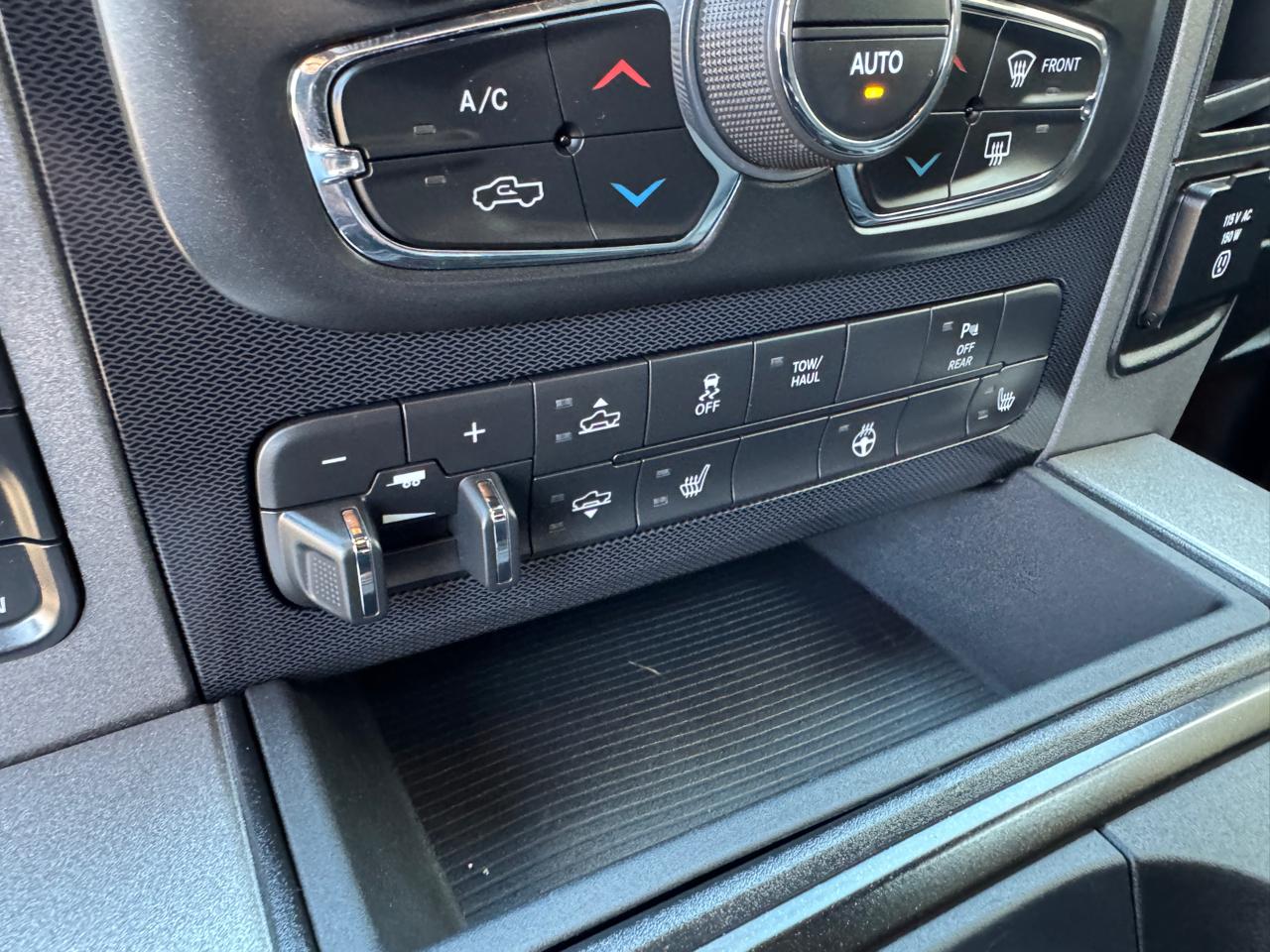 RAM 1500 Rebel 4x4 Crew Cab 5'7" Box 2017