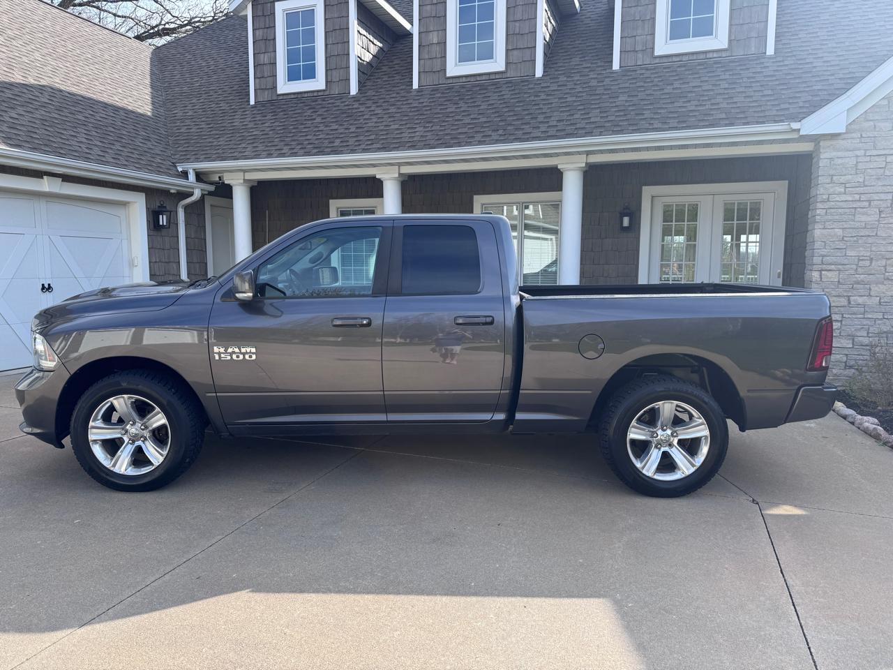 RAM 1500 4WD Quad Cab 140.5" Sport 2016