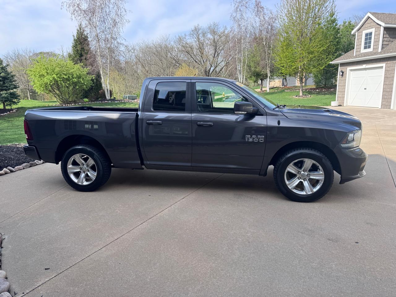 RAM 1500 4WD Quad Cab 140.5" Sport 2016