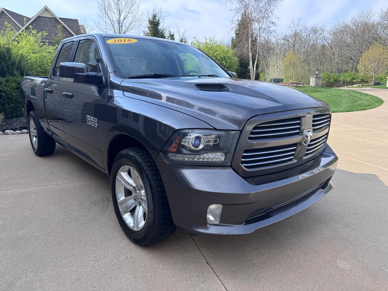 RAM 1500 4WD Quad Cab 140.5" Sport 2016