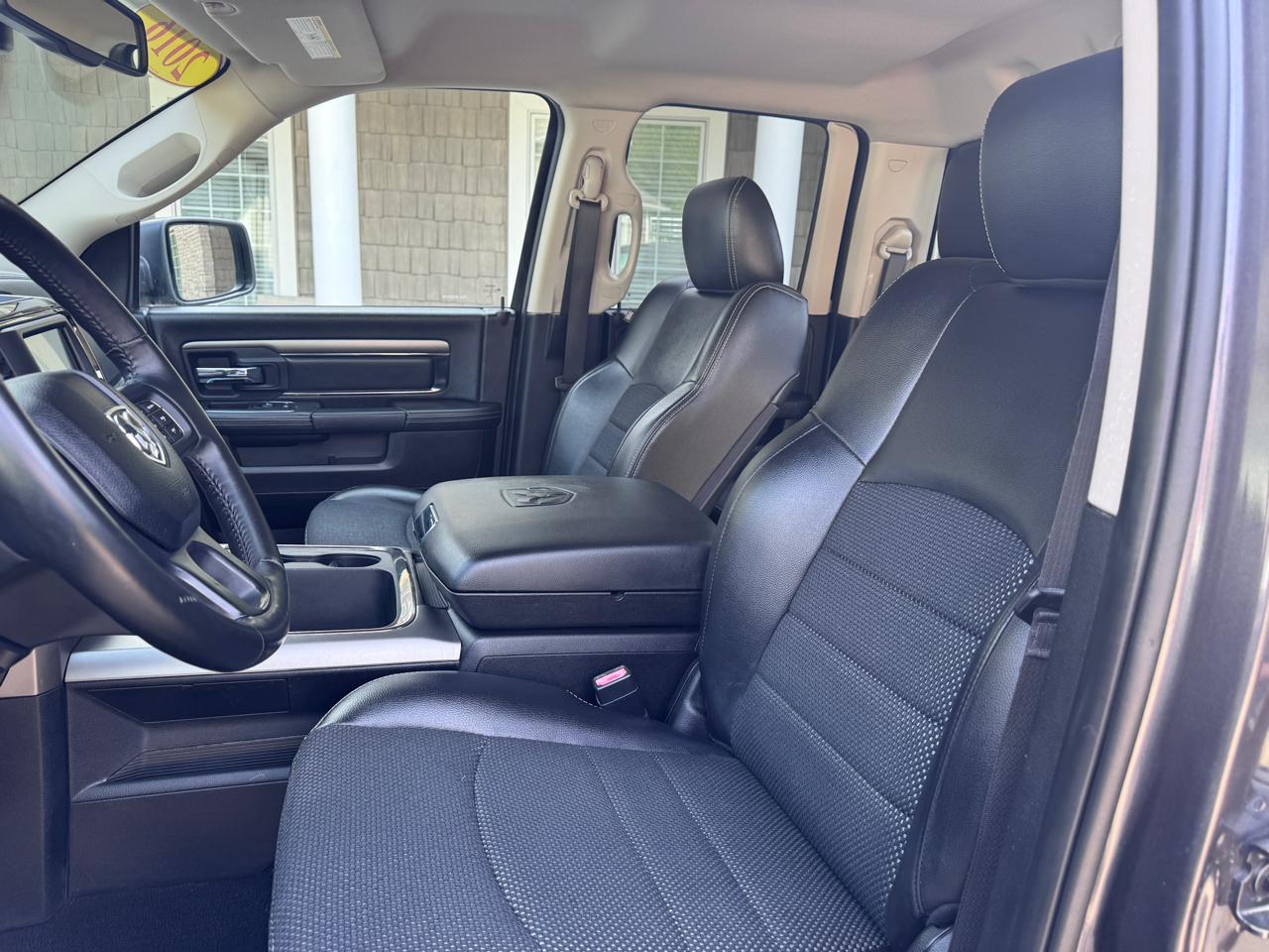 RAM 1500 4WD Quad Cab 140.5" Sport 2016