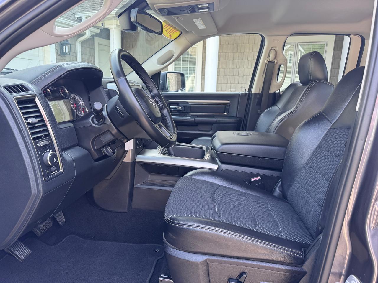 RAM 1500 4WD Quad Cab 140.5" Sport 2016