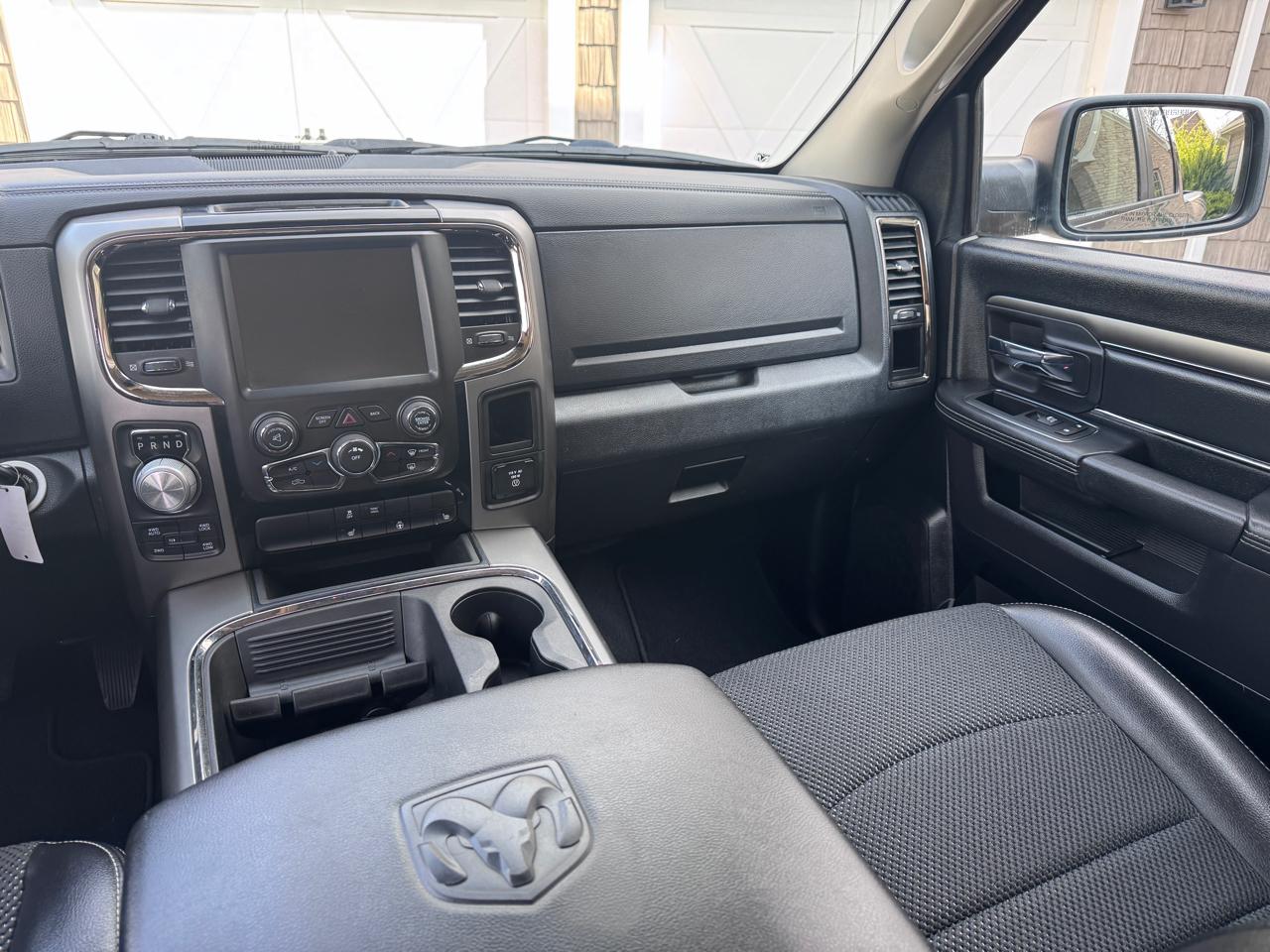 RAM 1500 4WD Quad Cab 140.5" Sport 2016