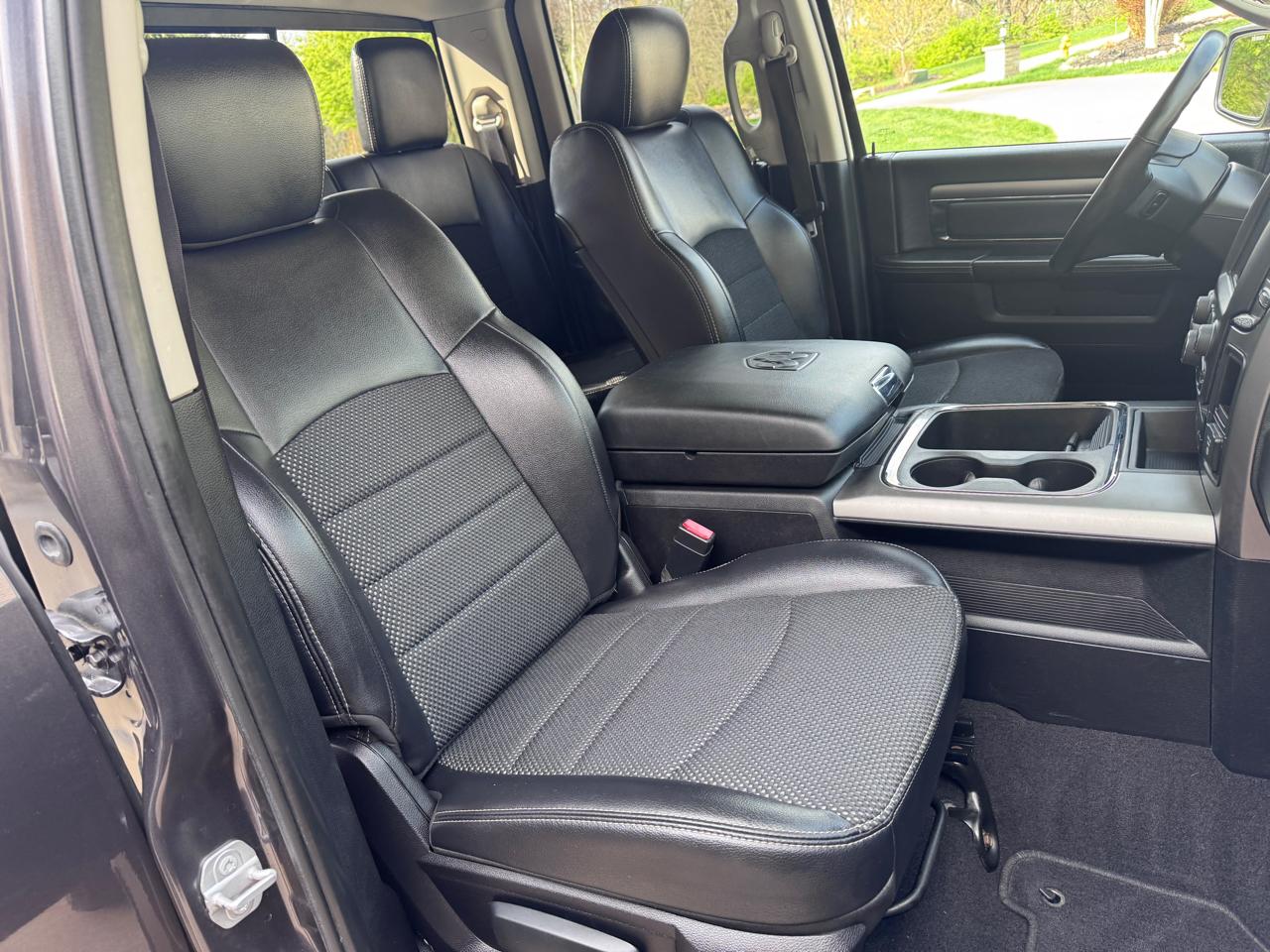 RAM 1500 4WD Quad Cab 140.5" Sport 2016