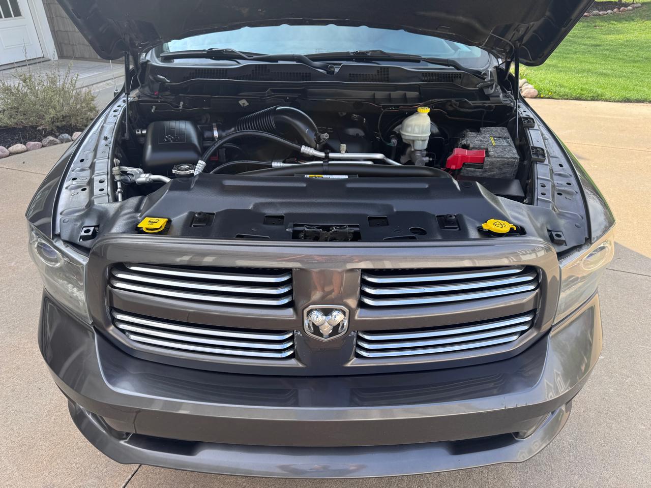 RAM 1500 4WD Quad Cab 140.5" Sport 2016