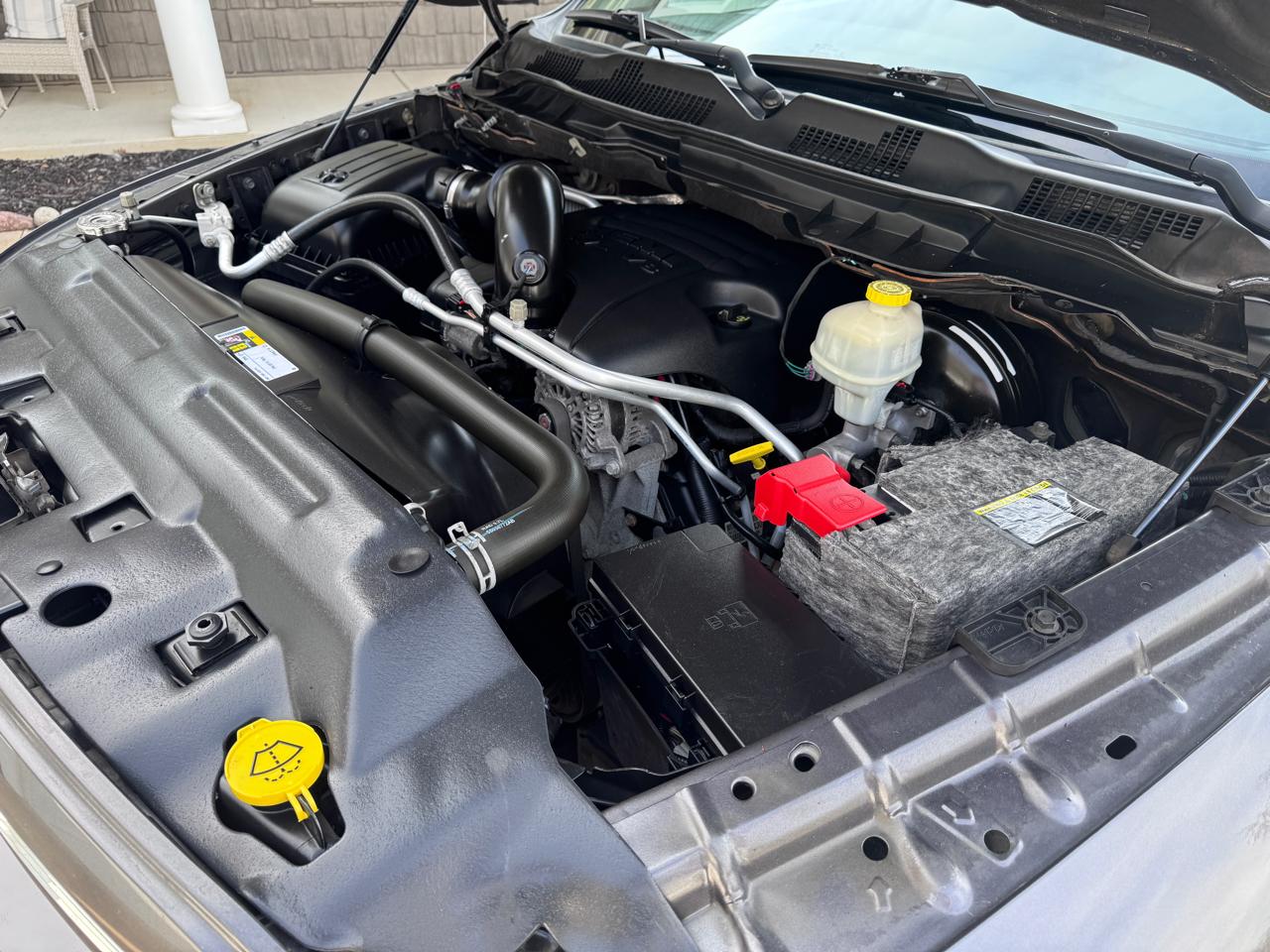 RAM 1500 4WD Quad Cab 140.5" Sport 2016