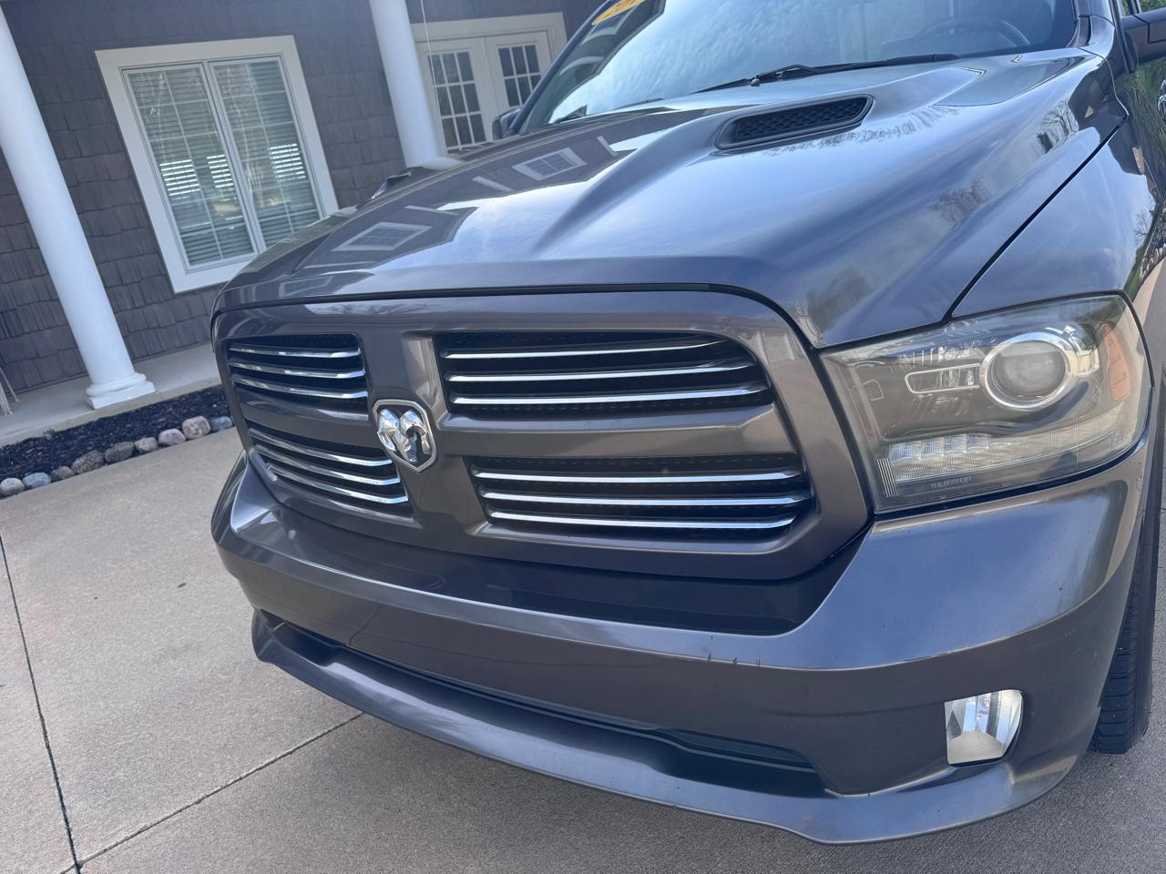 RAM 1500 4WD Quad Cab 140.5" Sport 2016