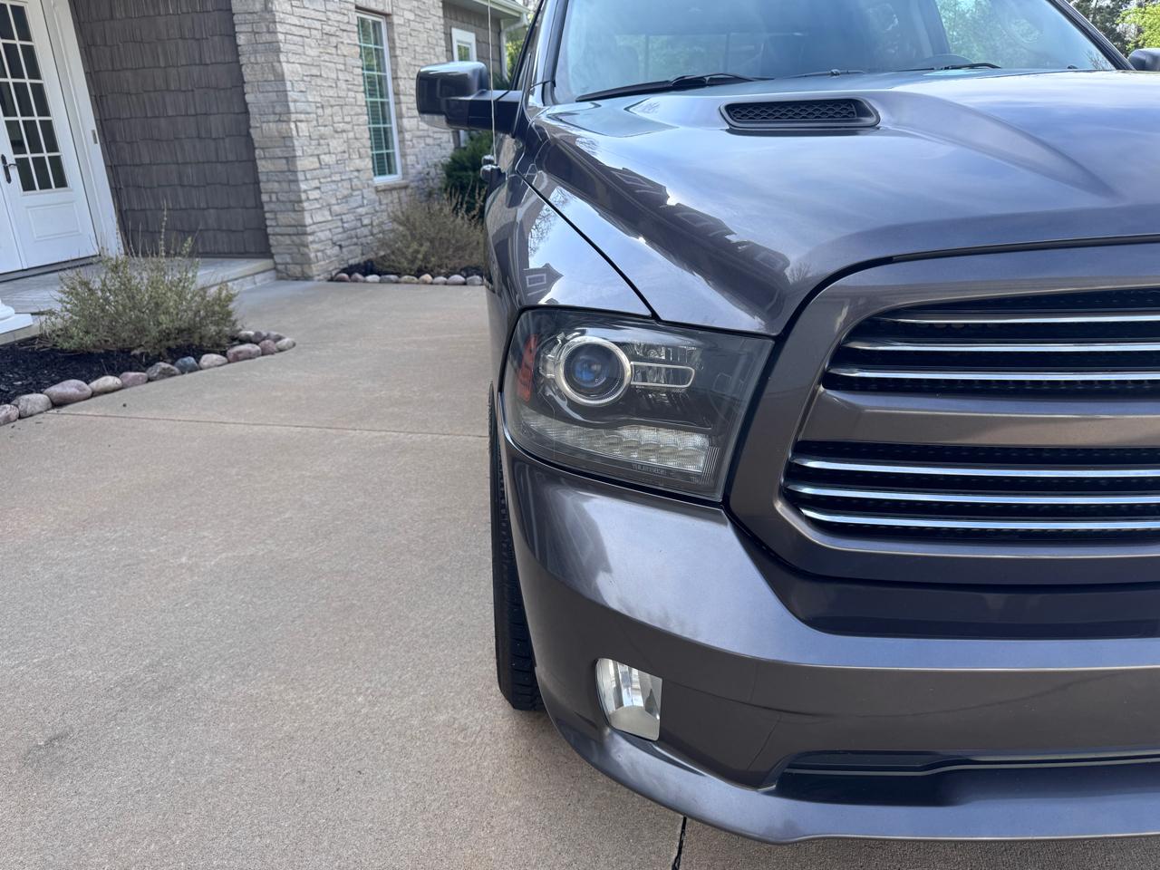 RAM 1500 4WD Quad Cab 140.5" Sport 2016